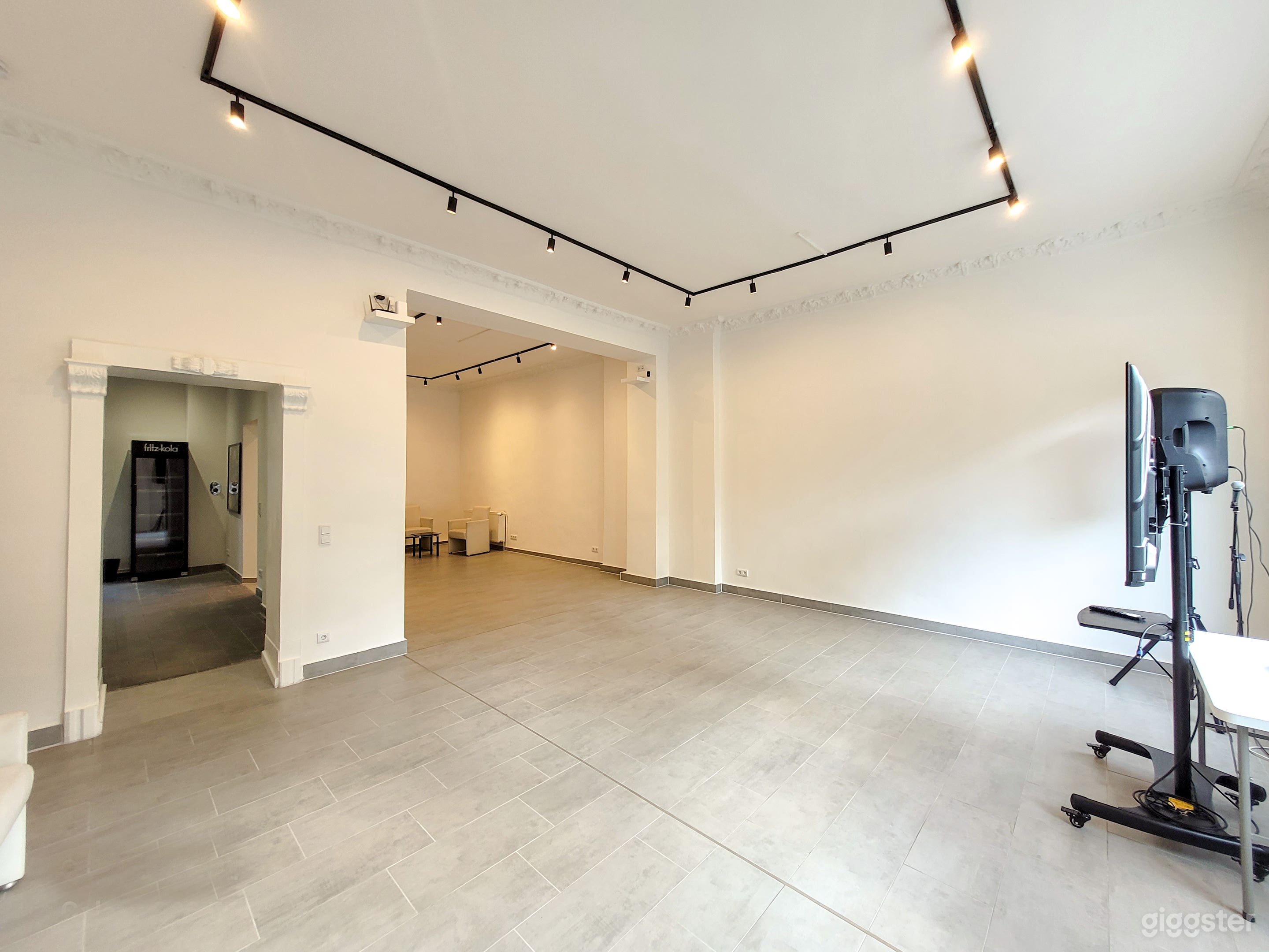 Lichtdurchflutete Galerie mit hohen Decken Foto 4
