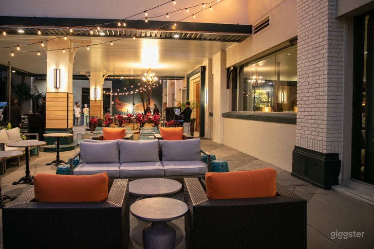  Exterior patio and lounge area 