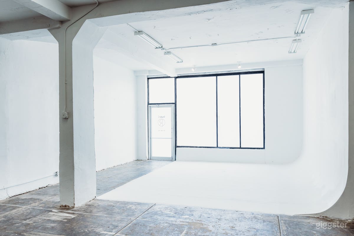 Daylight Photography Studio C in Downtown Orlando Photo 1