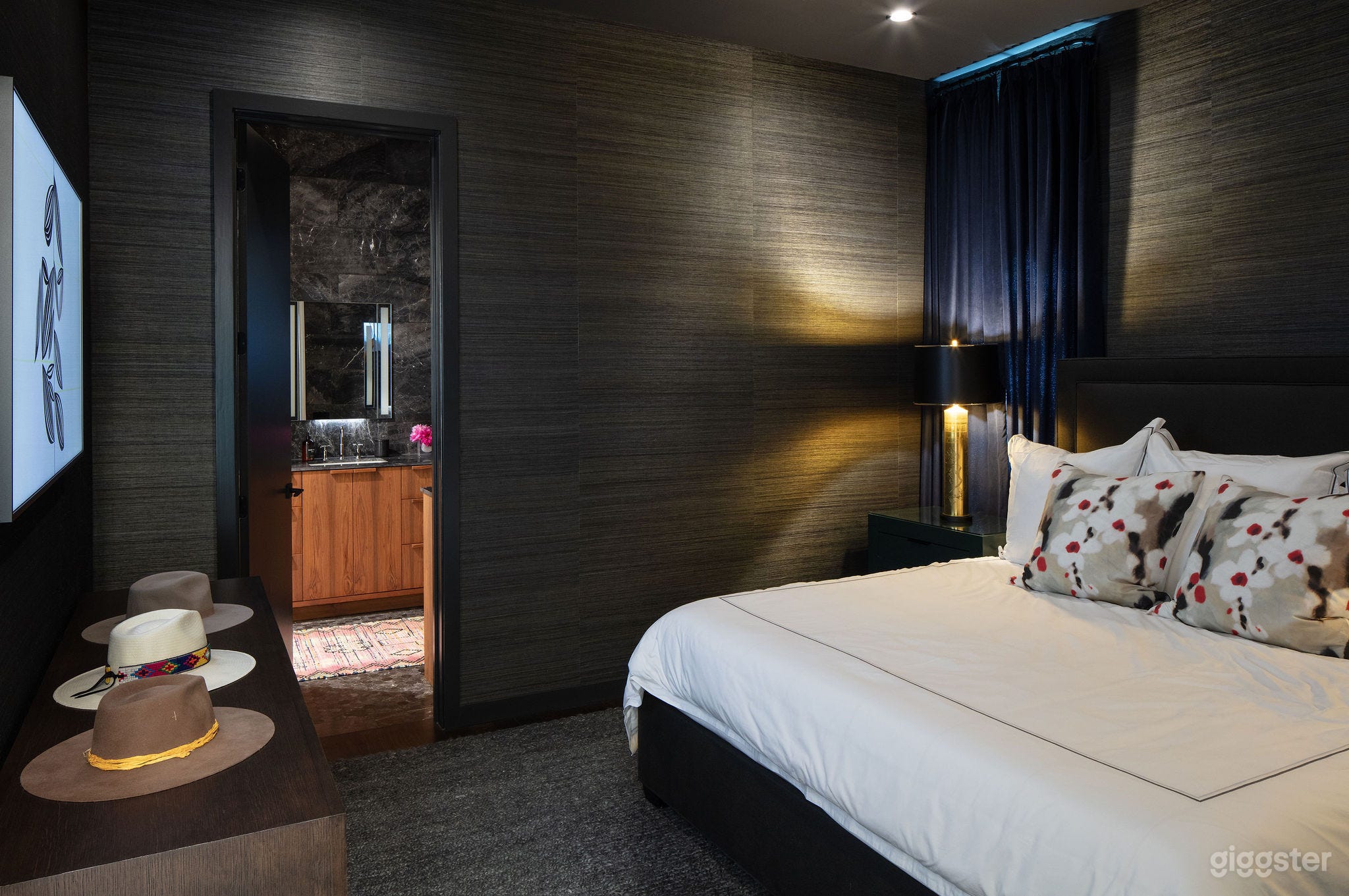 Luxury Urban Farmhouse with Private Guest Apt Photo 4