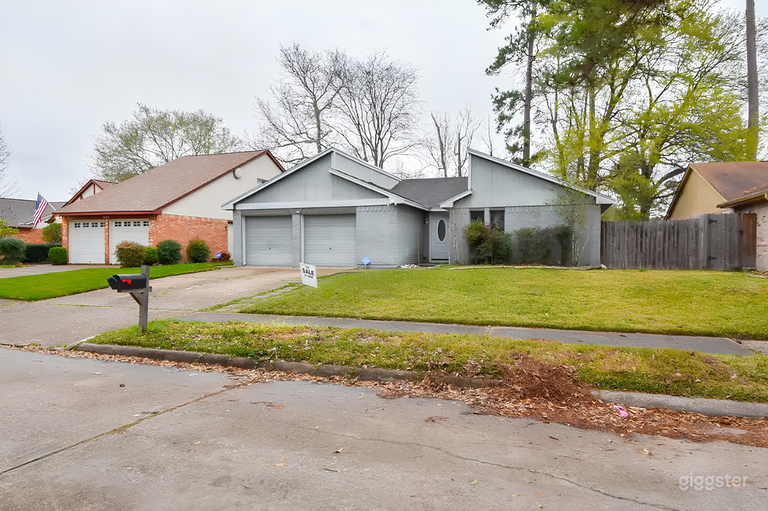  Big House Newly Paint with Garage and 4 BR 