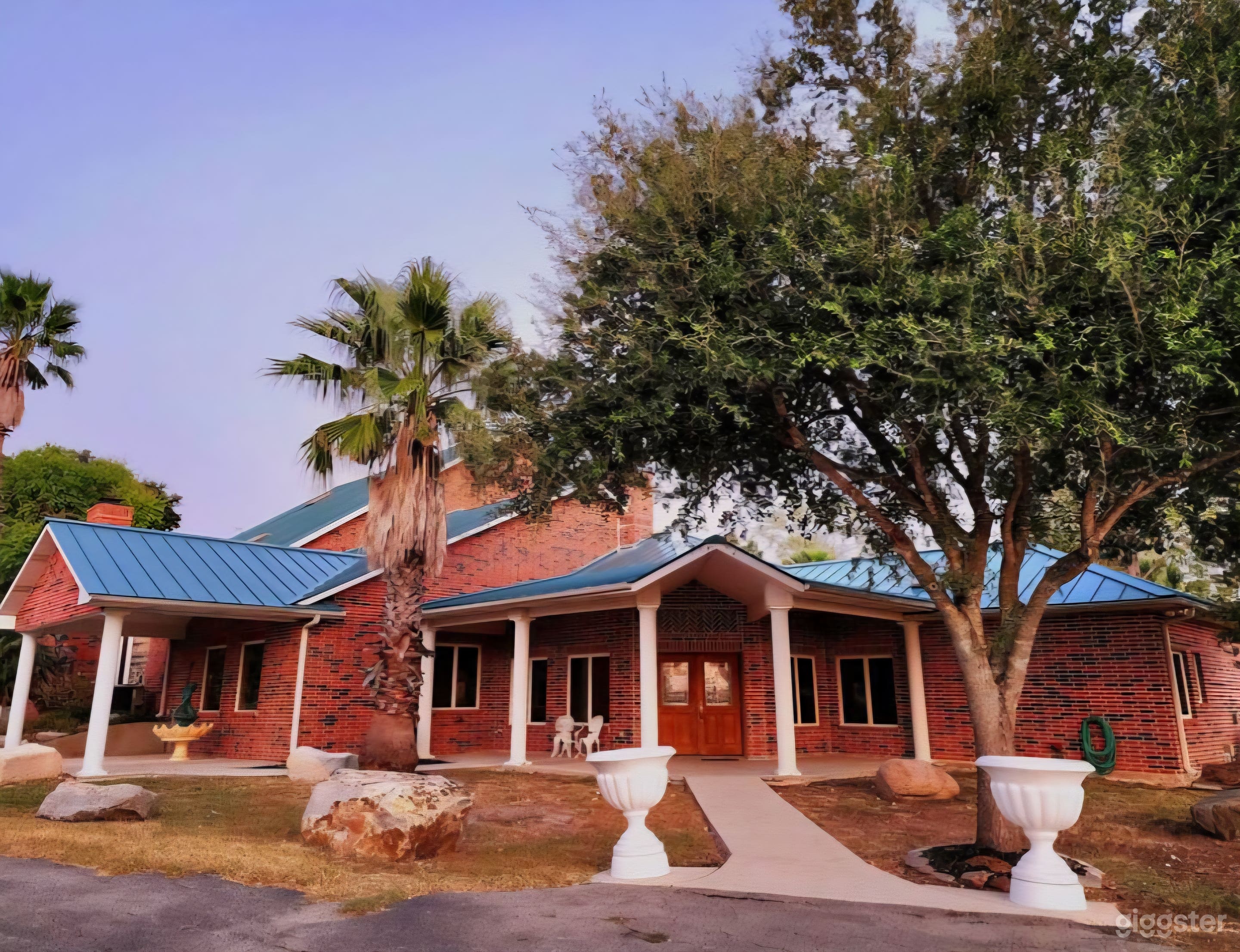 The Big Haus (Full Buy Out) Photo 2