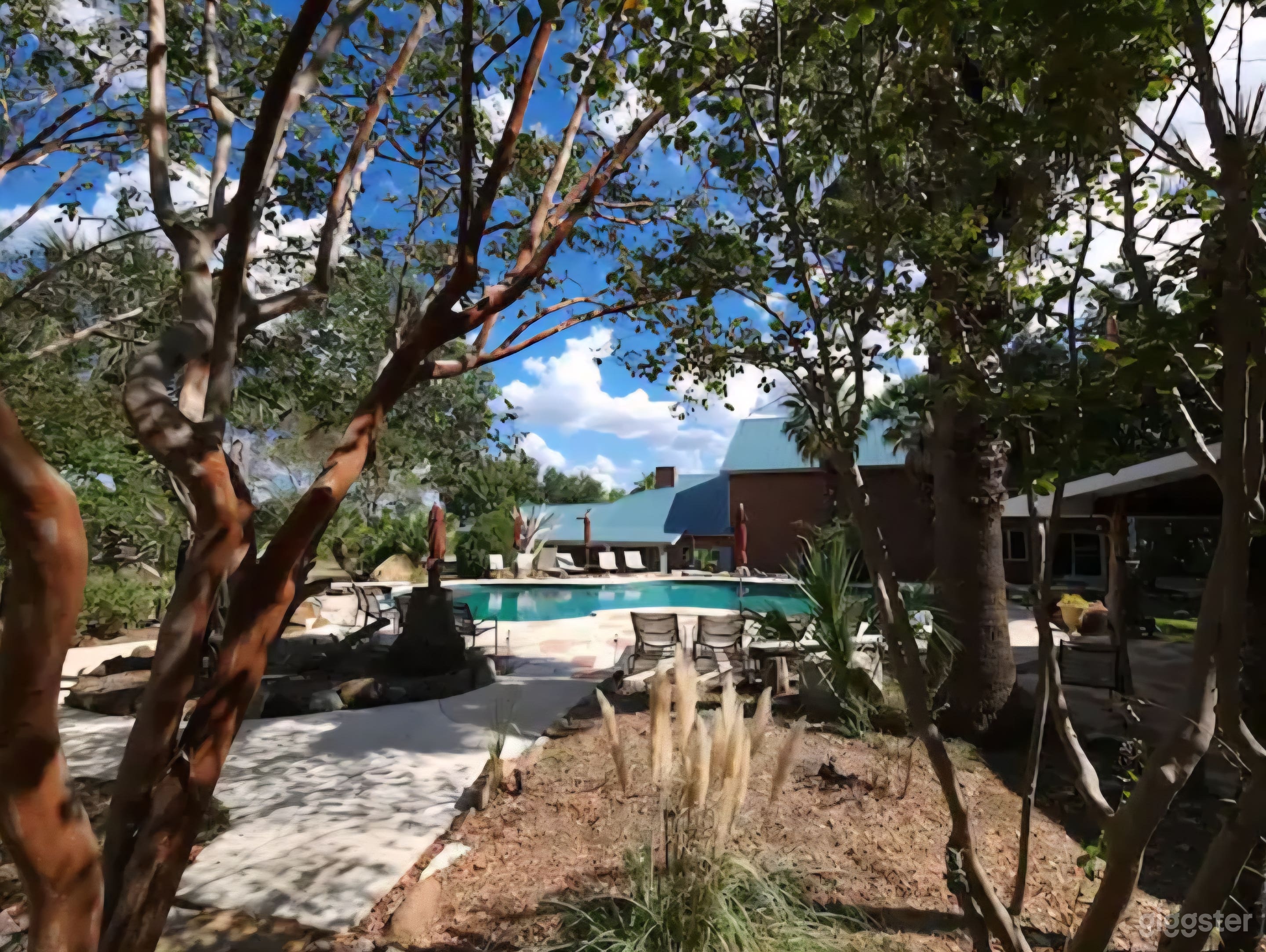 The Big Haus (Full Buy Out) Photo 3