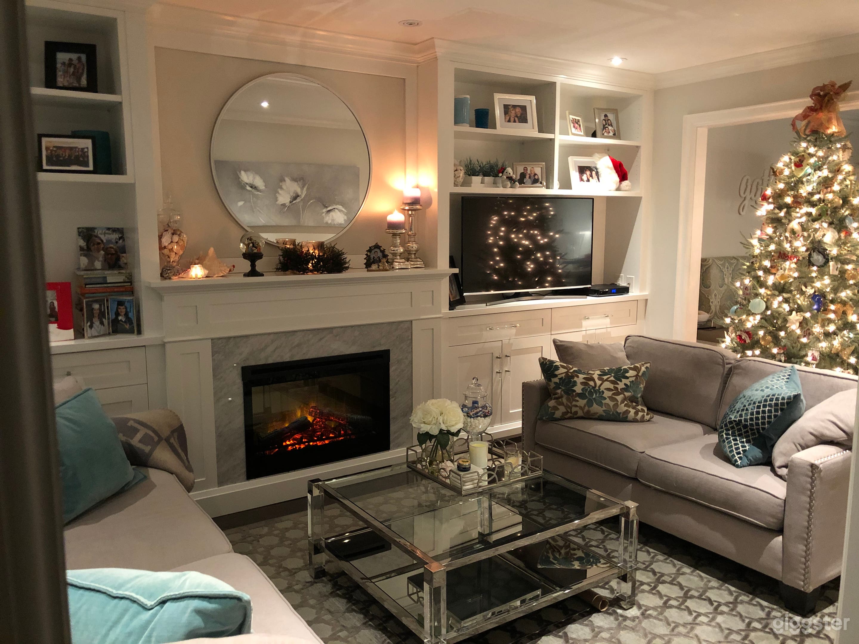 North Leaside semi-detached fully renovated gem Photo 1