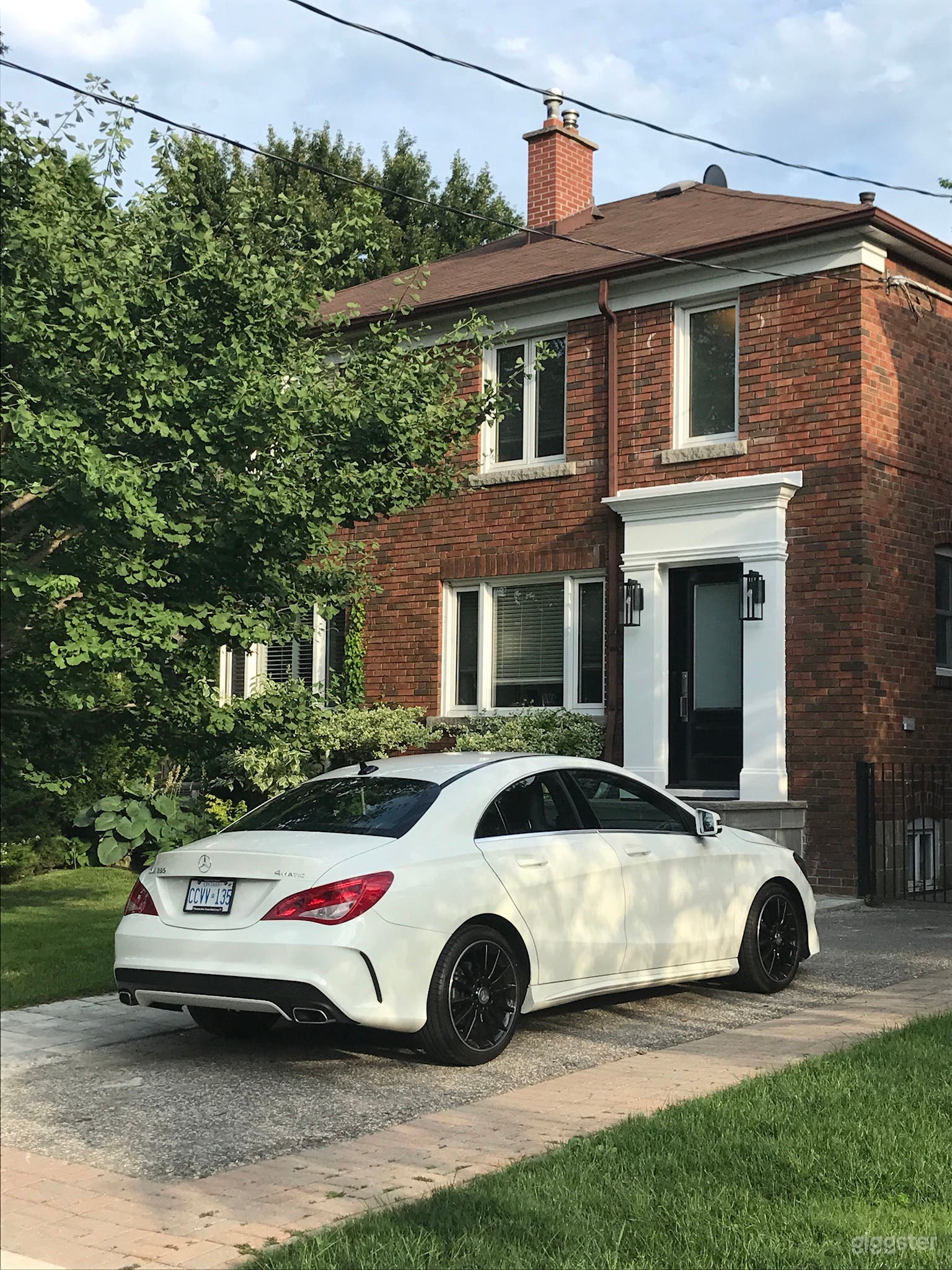 North Leaside semi-detached fully renovated gem Photo 4