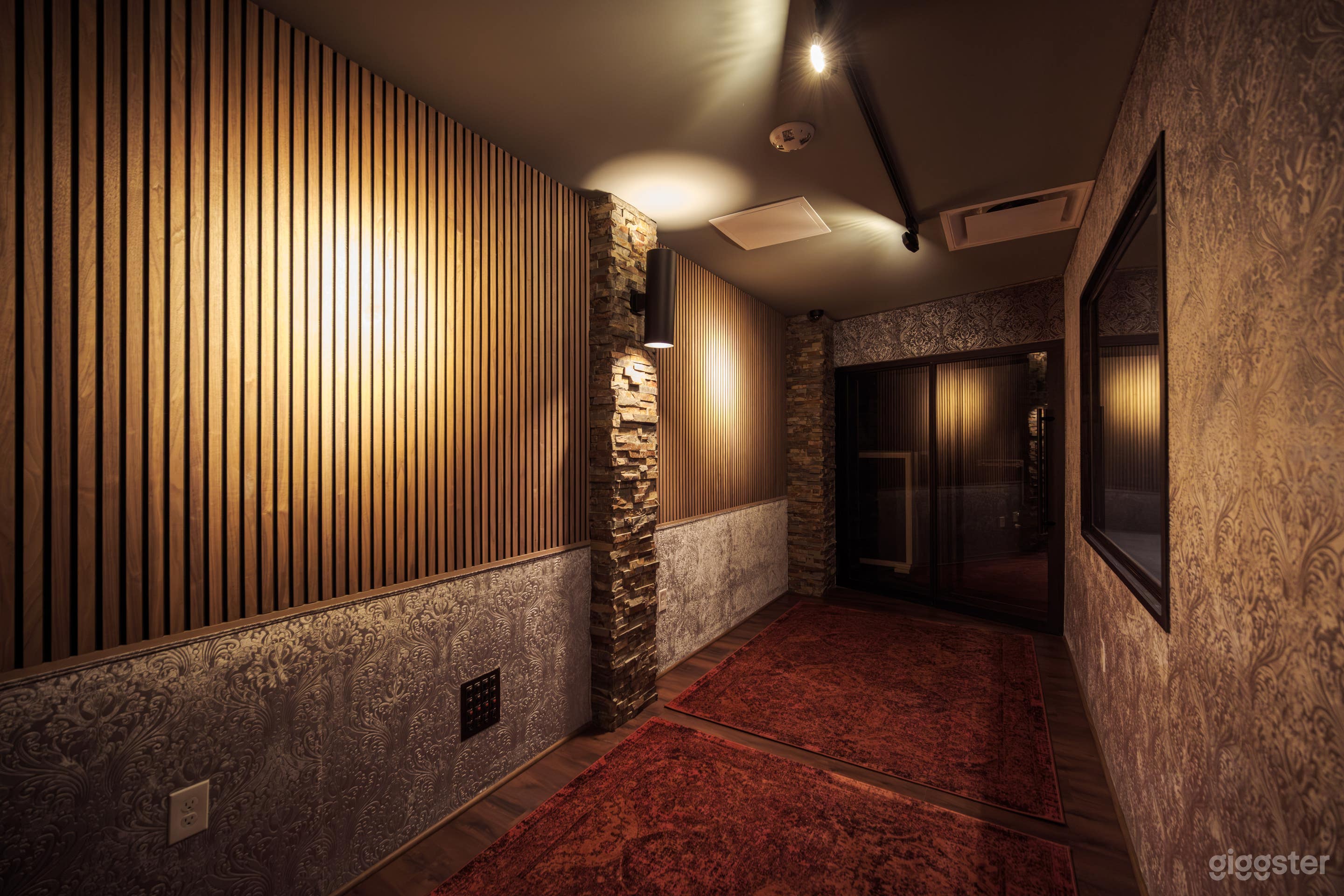 Houston Luxury Recording Studio Set Photo 2