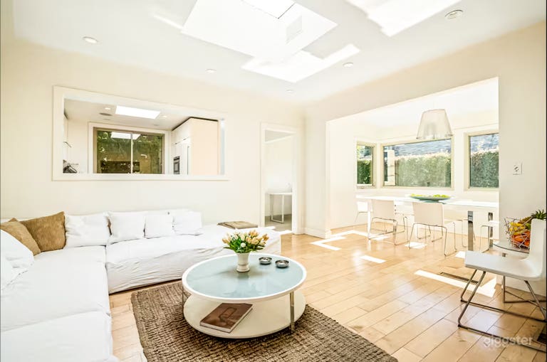  Stylish Contemporary House with Spacious Interiors & Natural 