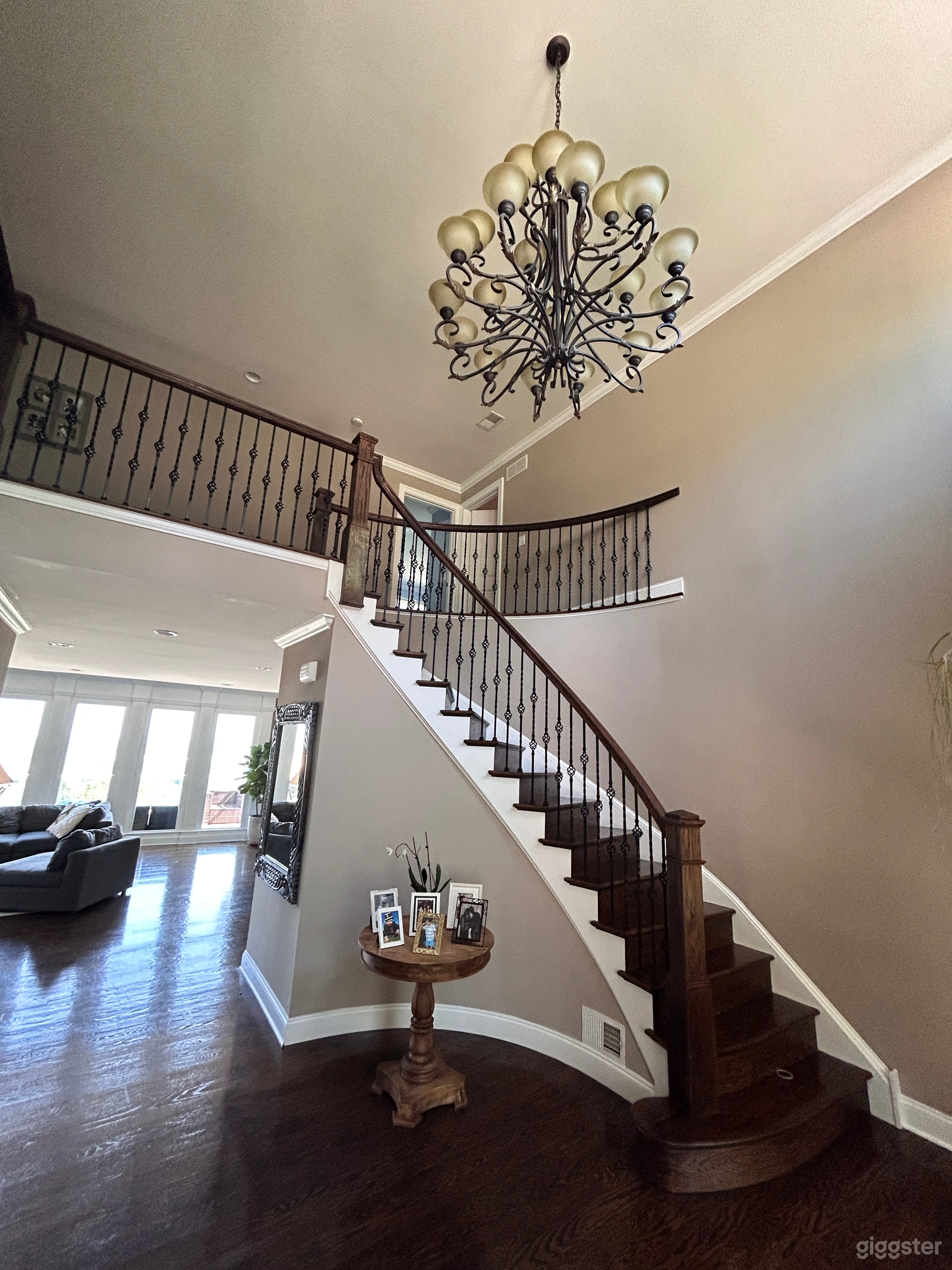 4000 sq ft Mediterranean home with gorgeous views Photo 4