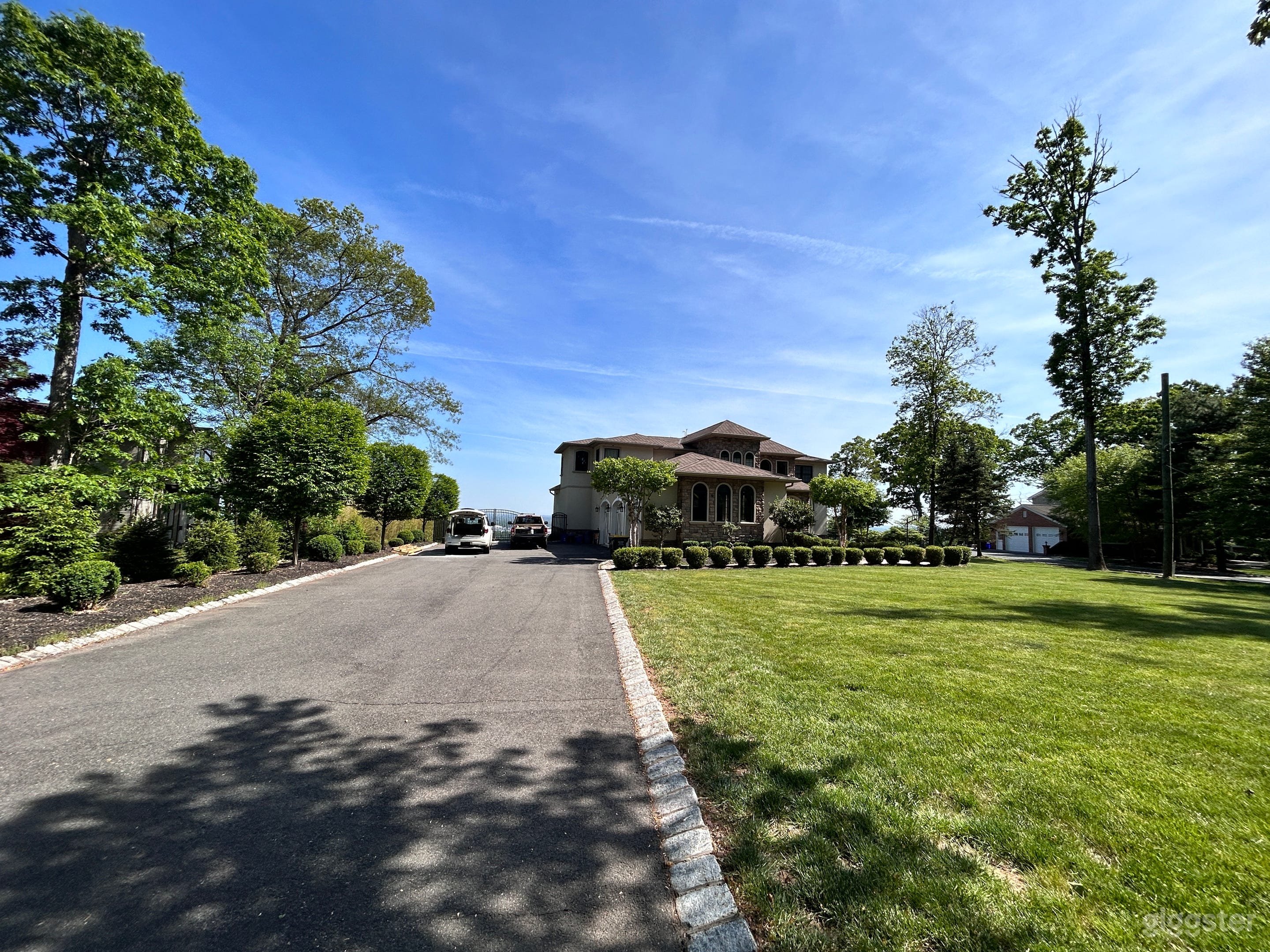 4000 sq ft Mediterranean home with gorgeous views Photo 2