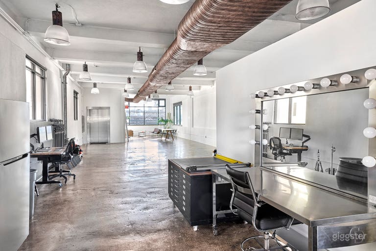  All inclusive flat rate photography studio. 