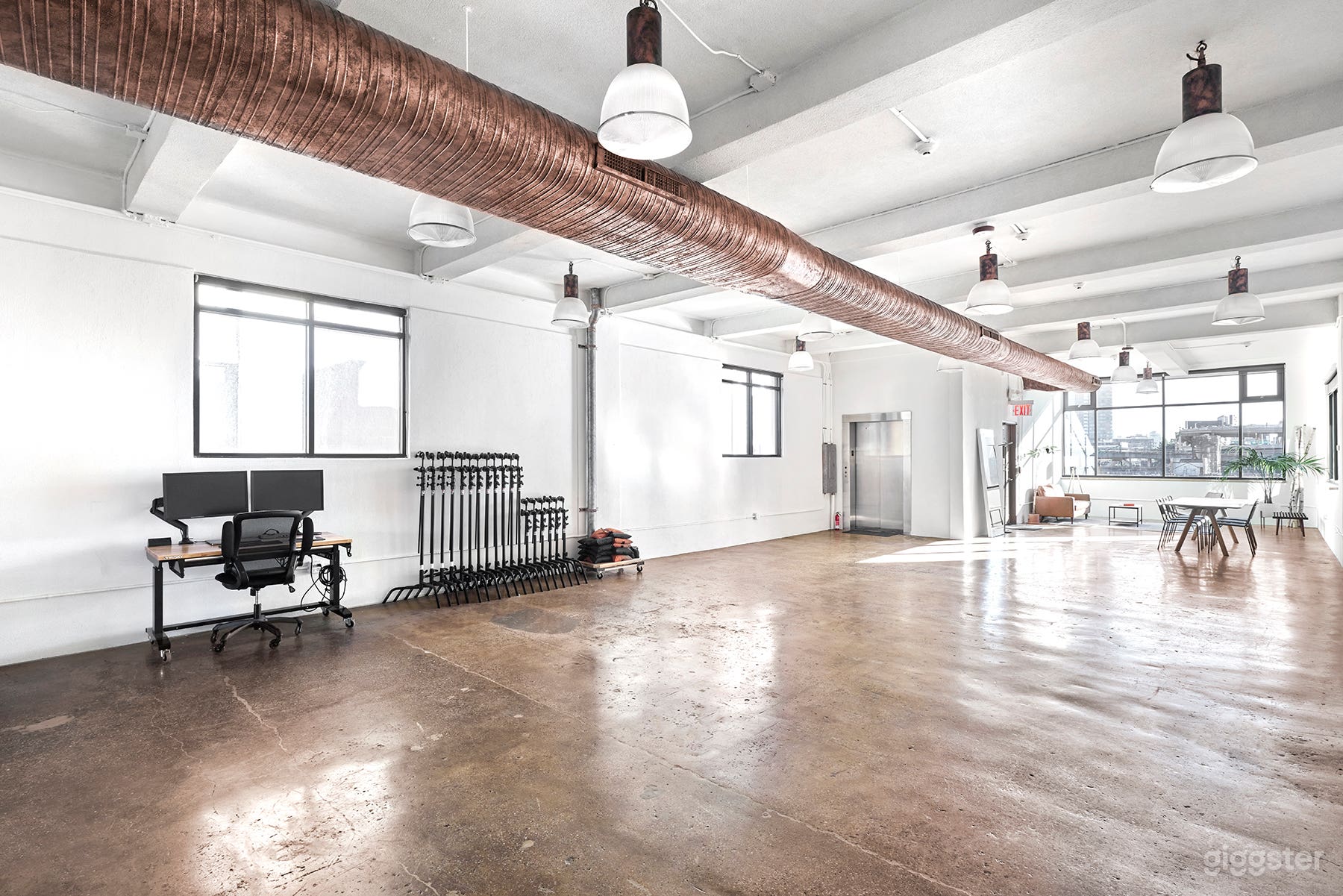 All inclusive flat rate photography studio. Photo 1