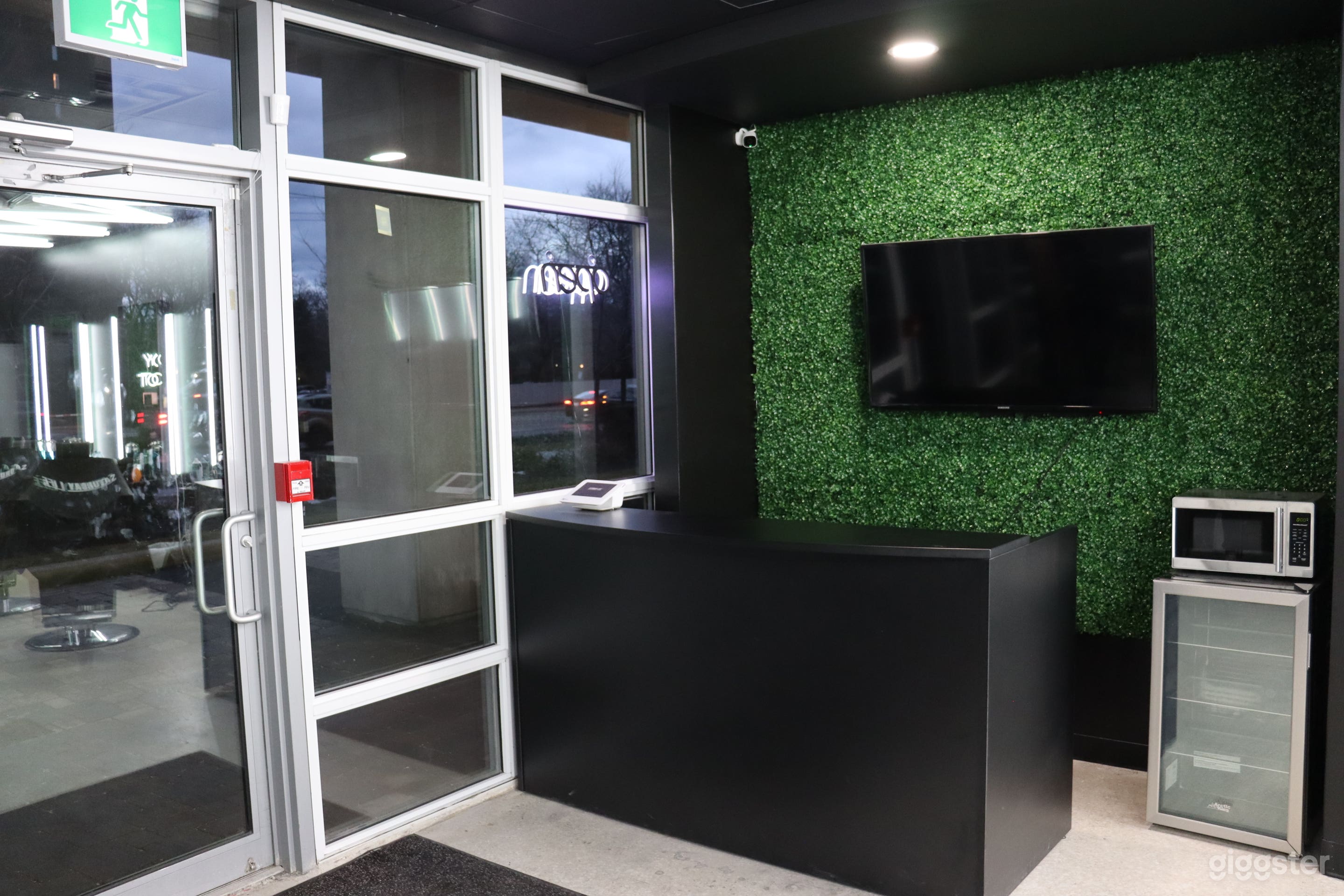 Bright and Sleek North York Venue Photo 2