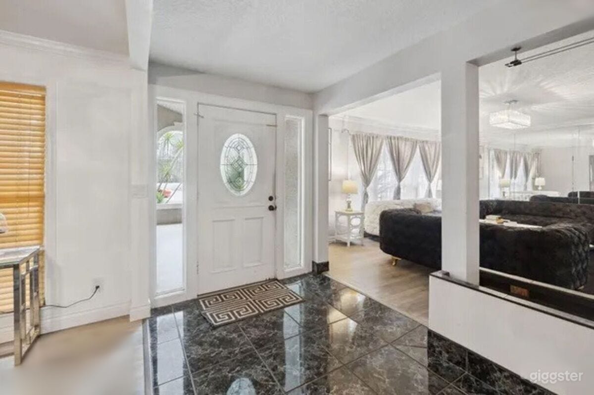 Beautiful Venue On The Water Photo 4