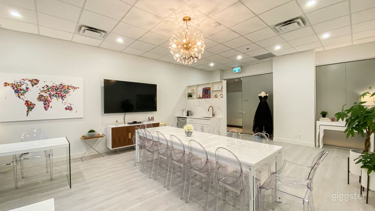  Creative Office Space, perfect for meeting/seminar 