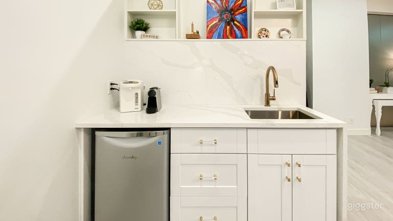  Creative Office Space, perfect for meeting/seminar 