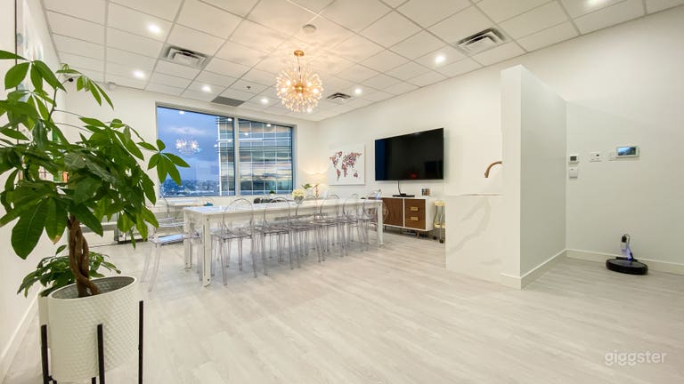  Creative Office Space, perfect for meeting/seminar 