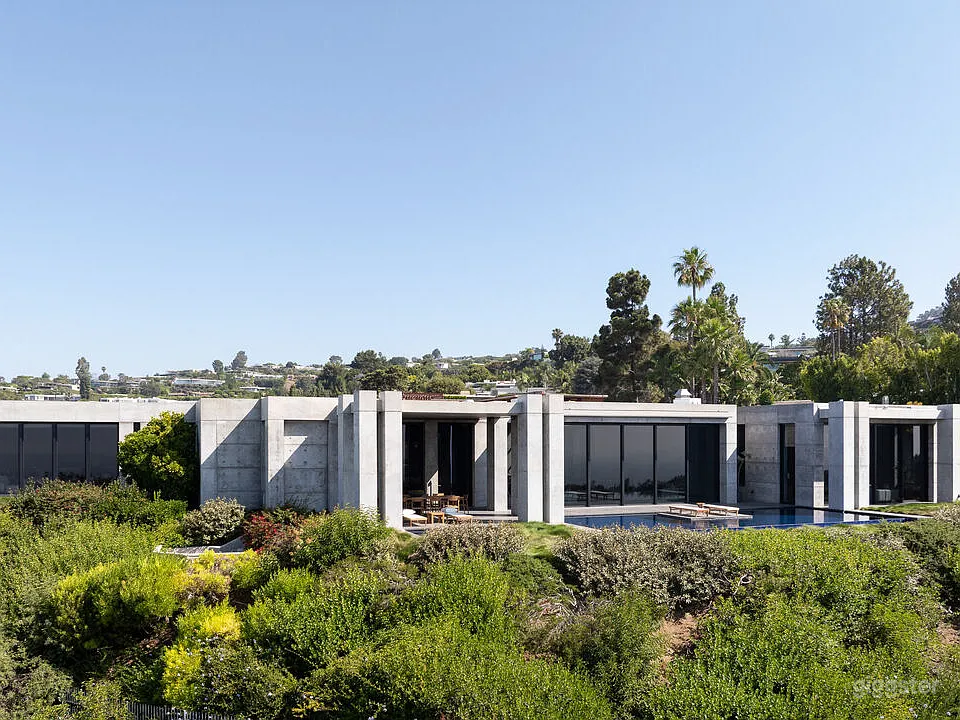 Dramatic Brutalist Concrete Compound in Beverly Hills Photo 3