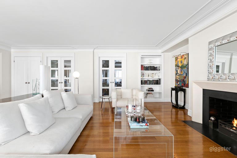  Bright and Elegant Designer-Decorated Condo 