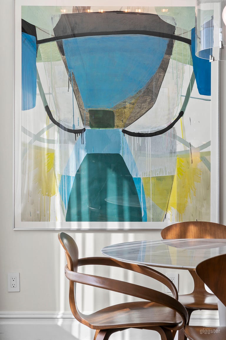  Bright and Elegant Designer-Decorated Condo 