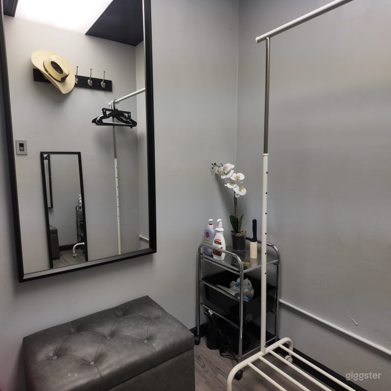  Dressing Room 