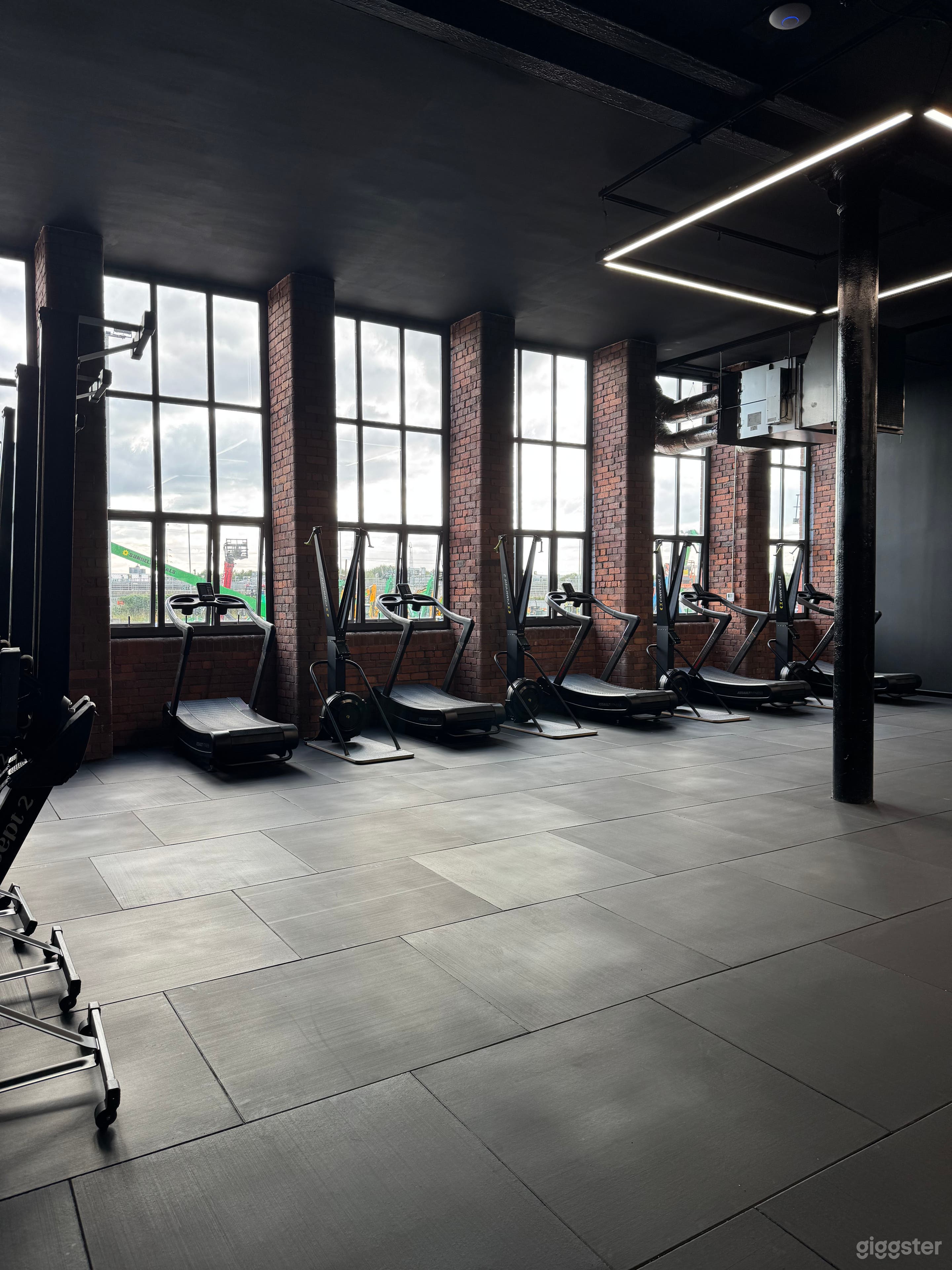 Modern/Industrial Gym Training Club Photo 3