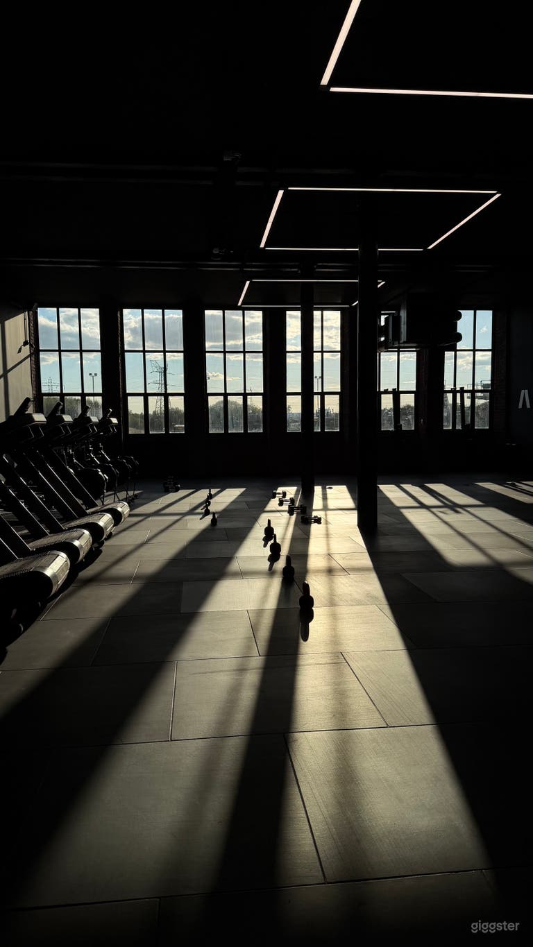  Modern/Industrial Gym Training Club 
