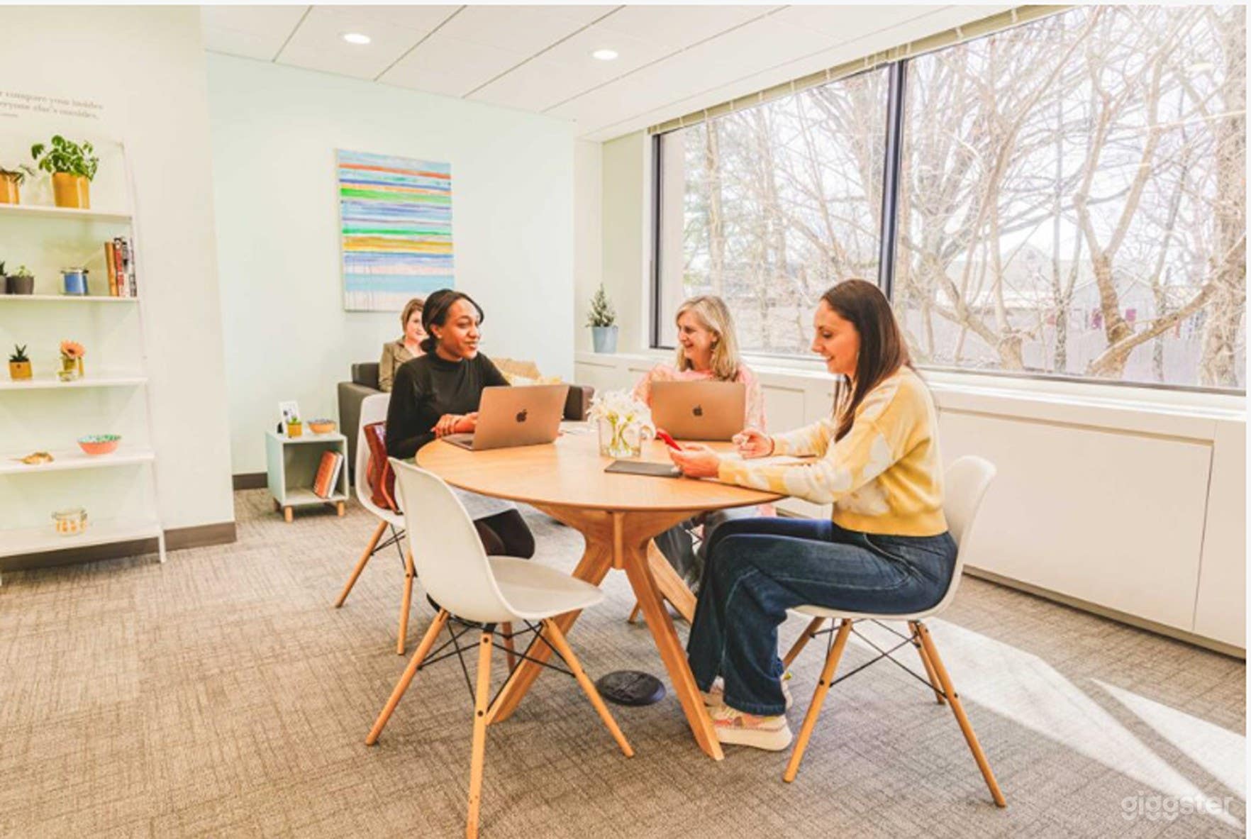 Sound Beach Room – Cozy, Comfortable Meeting Space at HAYVN Photo 2