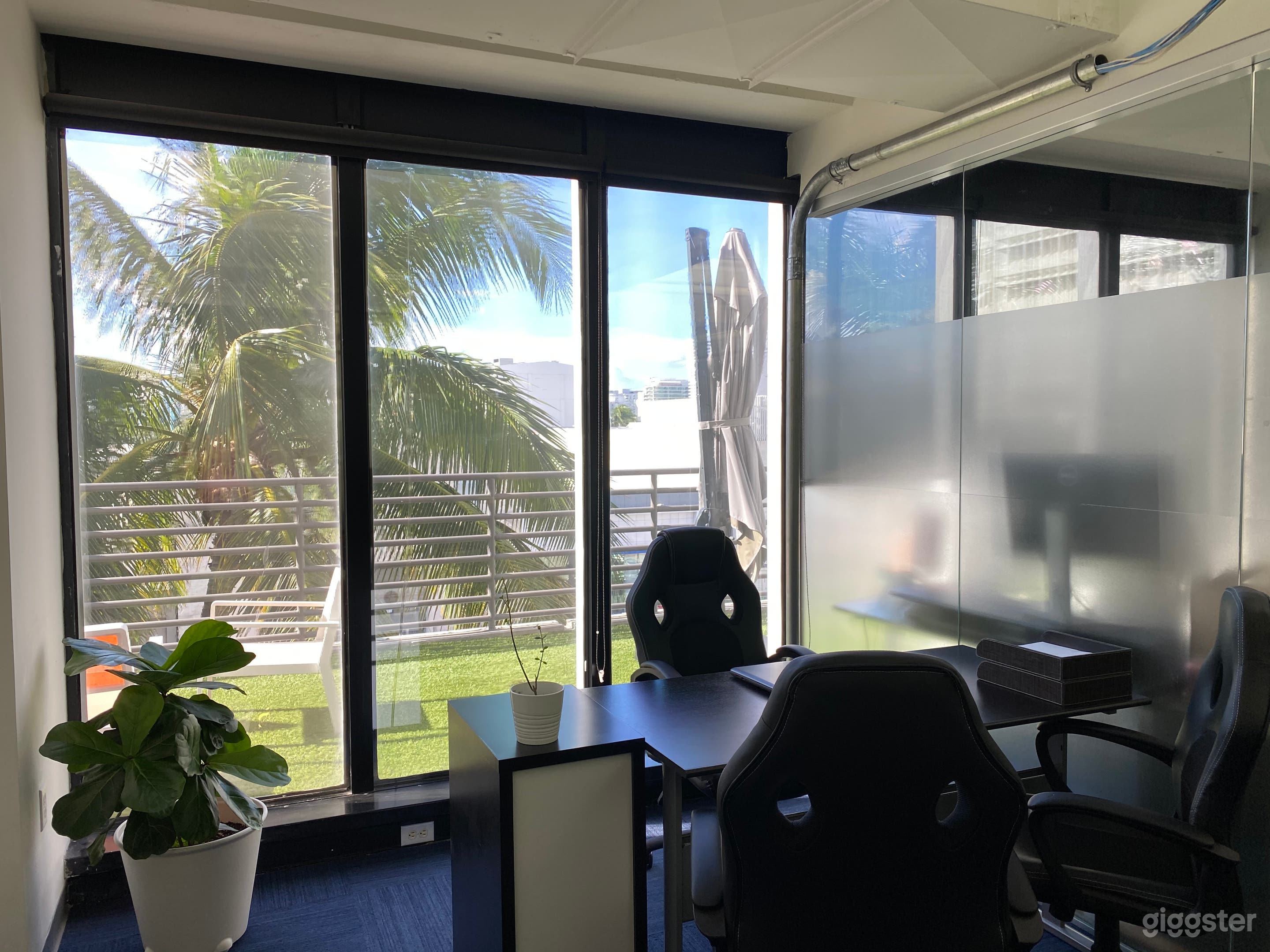 Private Office Suite three panels view, up 3 people