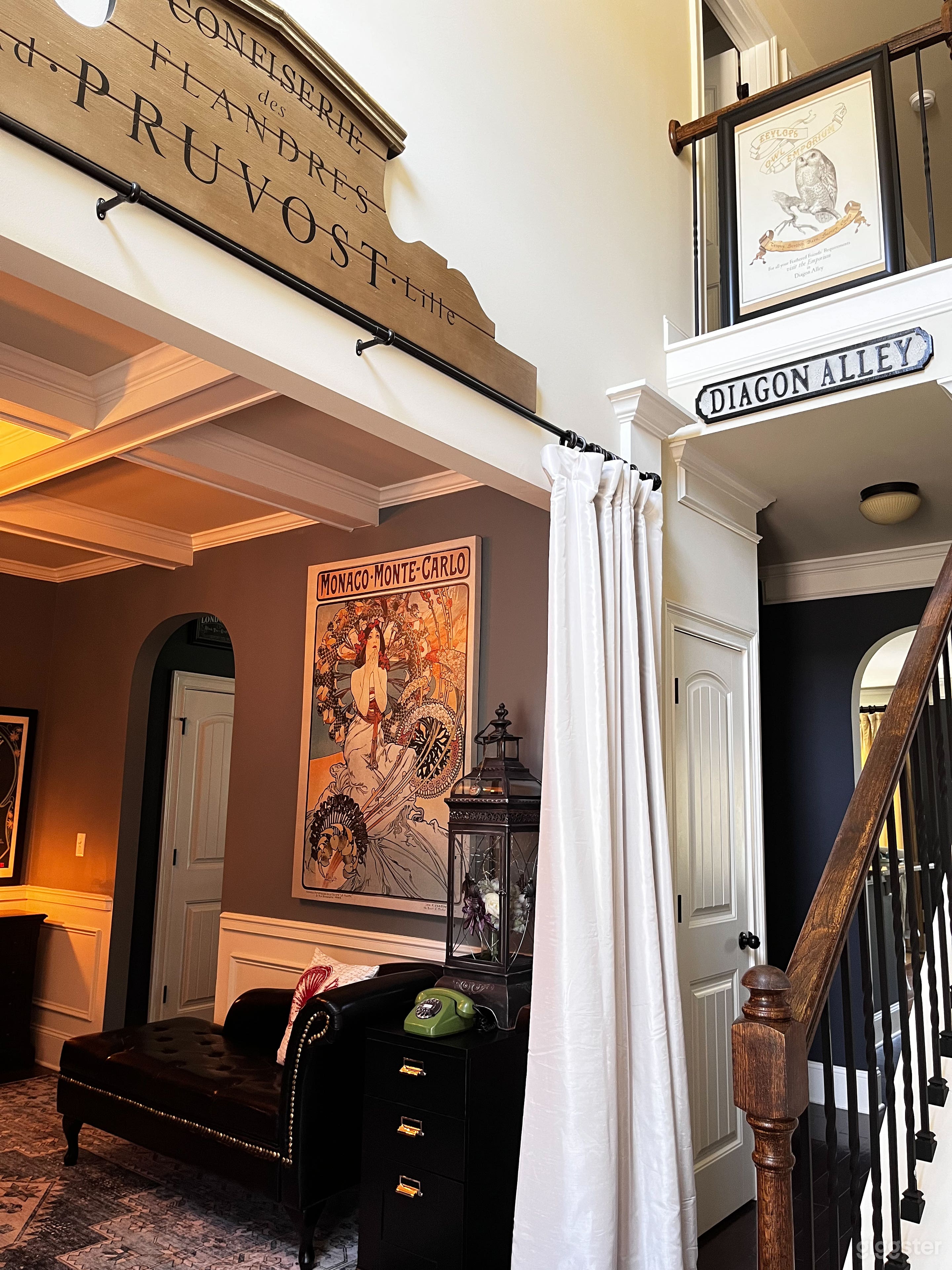 Rustic / Vintage / Old Hollywood Bungalow Photo 3