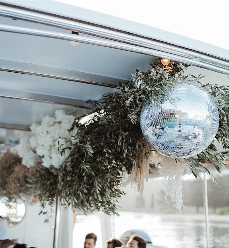 Luxurious Yacht in Newport Photo 2