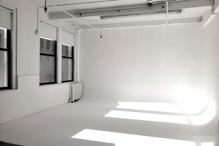  Photo and Video Studio - 2 Cyc Walls / Soundstage  