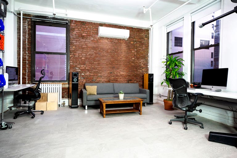  Photo and Video Studio - 2 Cyc Walls / Soundstage  