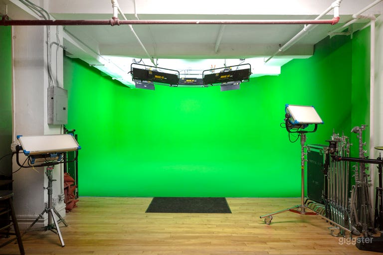  Photo and Video Studio - 2 Cyc Walls / Soundstage  
