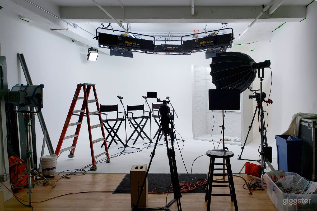 Photo and Video Studio - 2 Cyc Walls / Soundstage  Photo 4