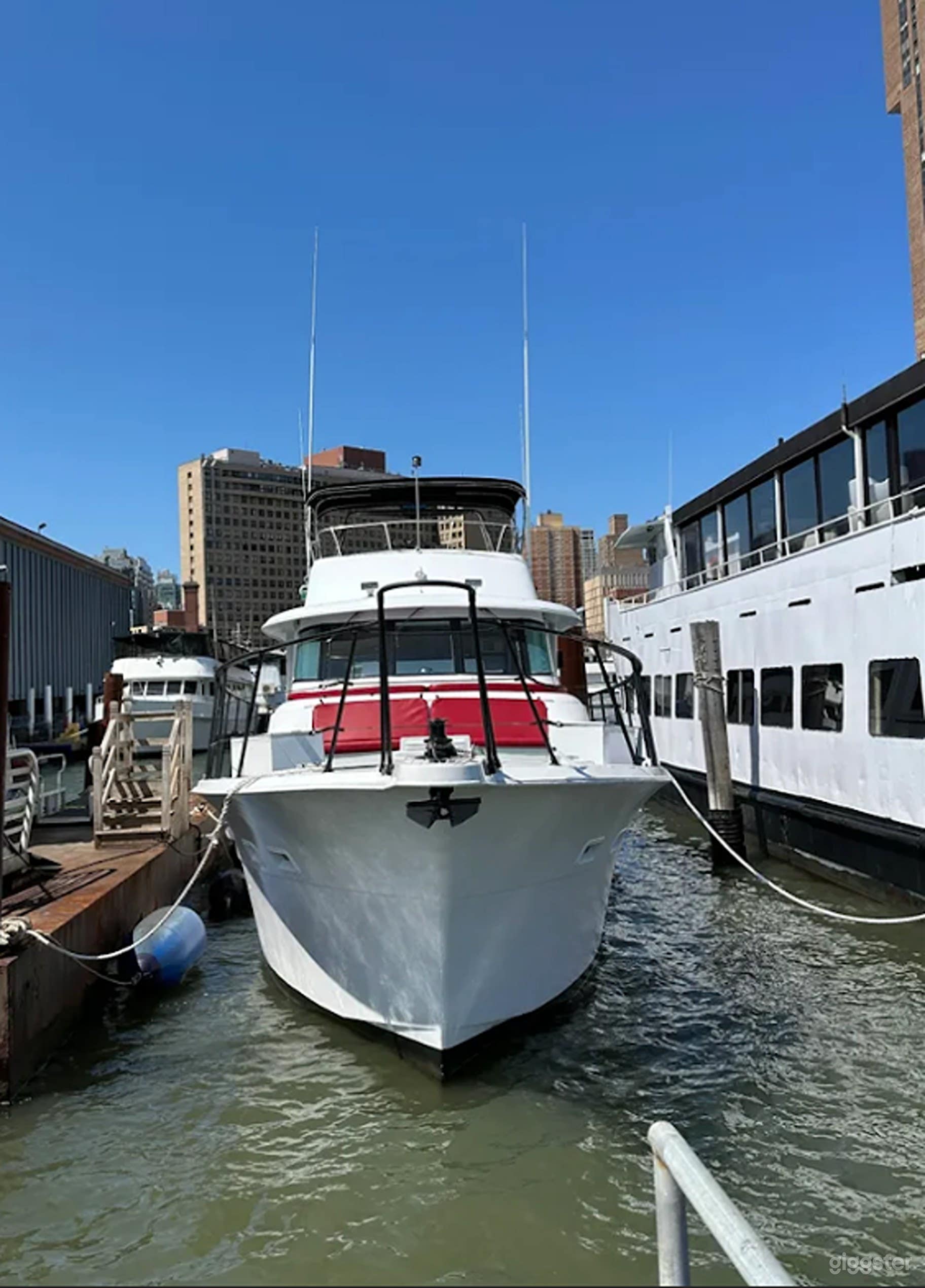 Upper Sun Deck with Panoramic NYC Skyline Views – Up to 35 Photo 4