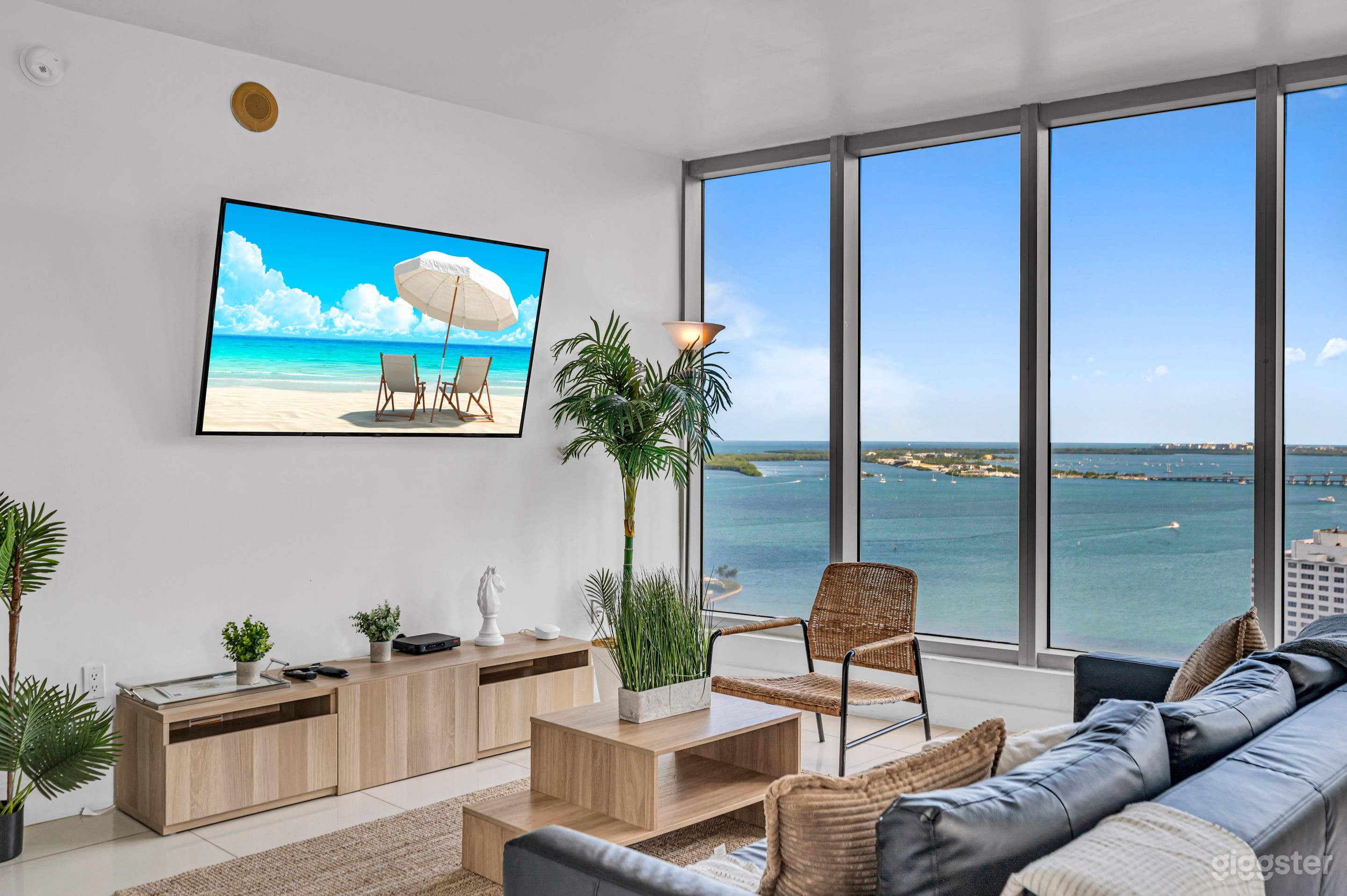 An Architectural Masterpiece || Condo Photo 4