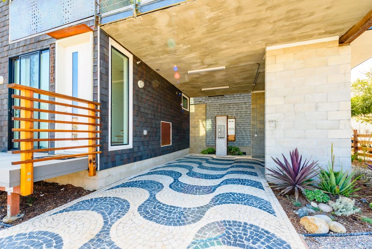  Modern Beach Home w/ amazing rooftop deck 