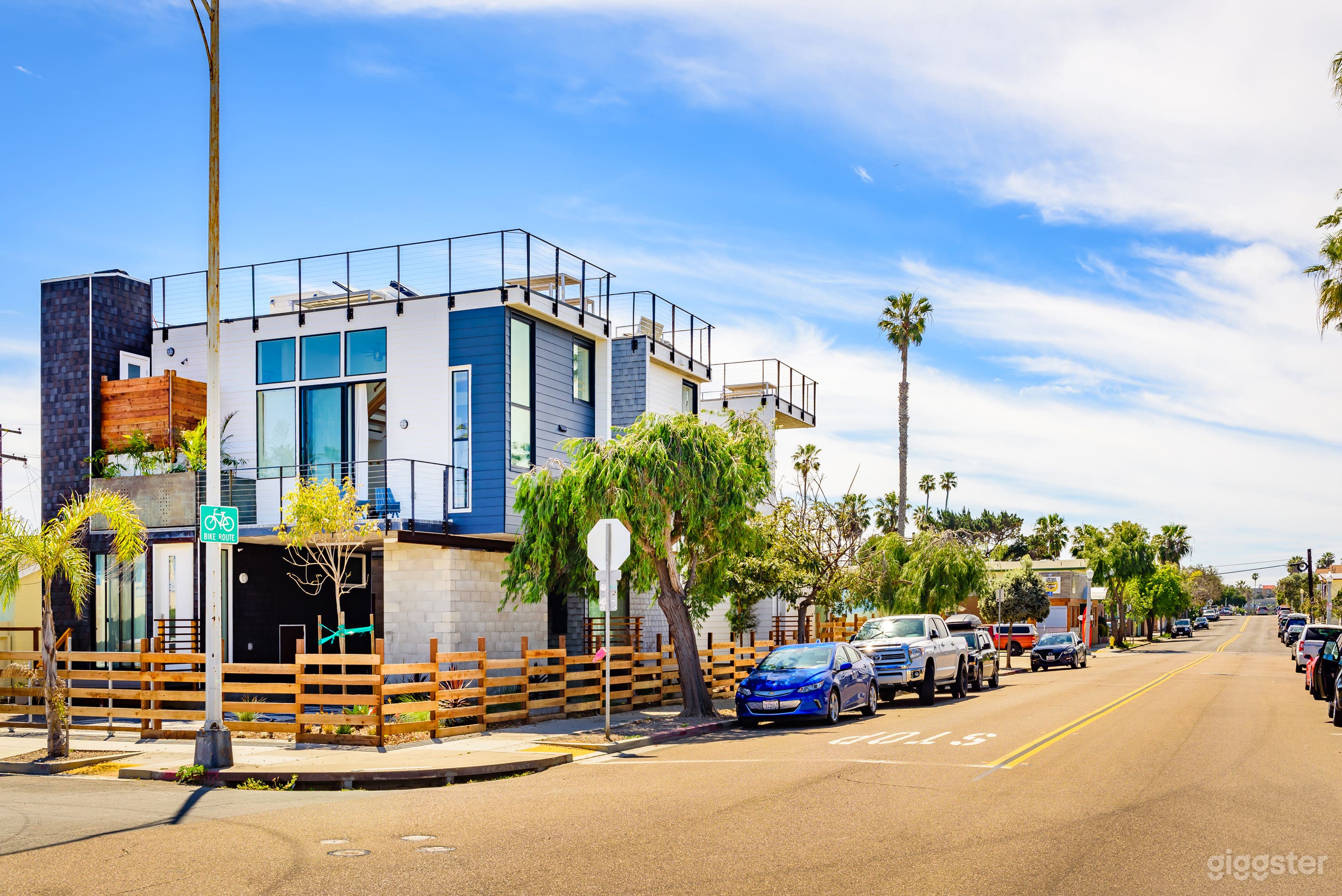 Modern Beach Home w/ amazing rooftop deck Photo 1
