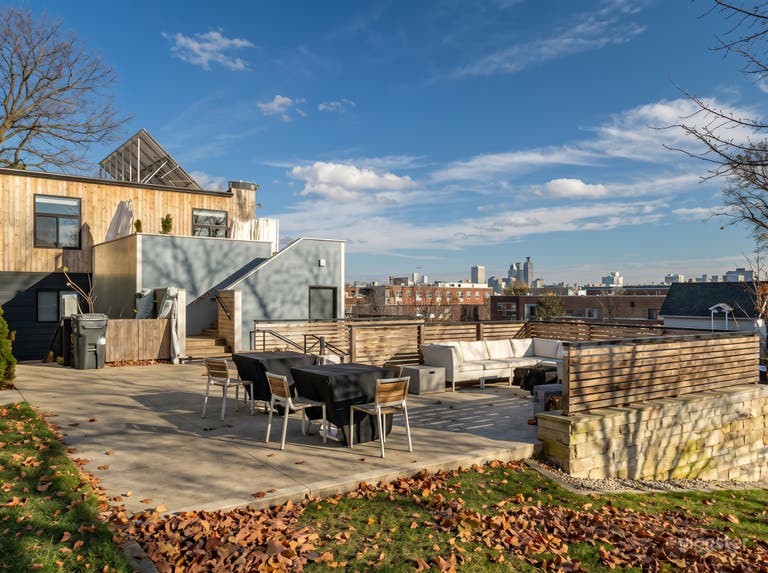  Luxury Loft Venue for Elevated Celebrations 