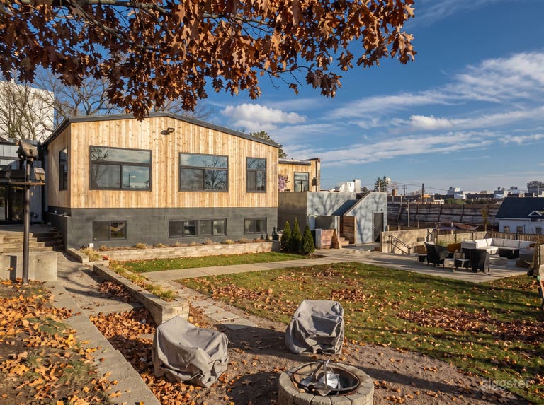  Luxury Loft Venue for Elevated Celebrations 