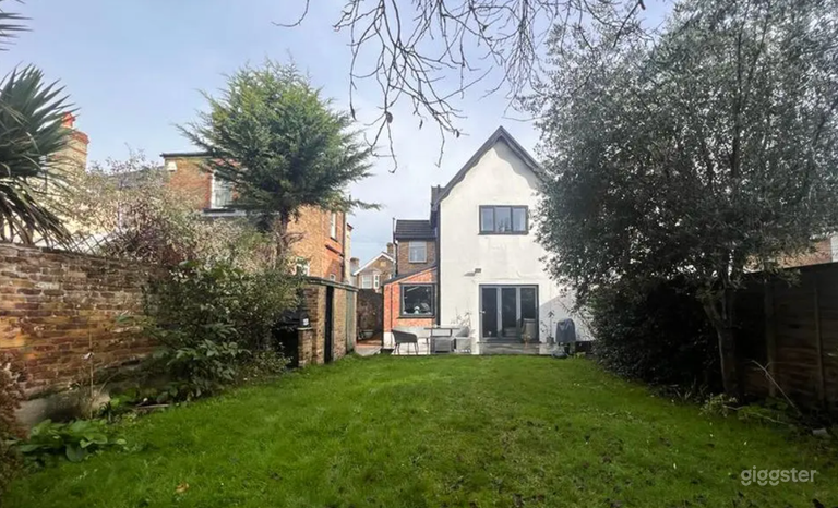 Modern Family Home in Surrey 