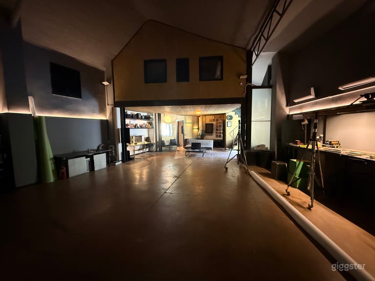  Studio di Produzione Video e Palco Completamente Attrezzati a Milano 