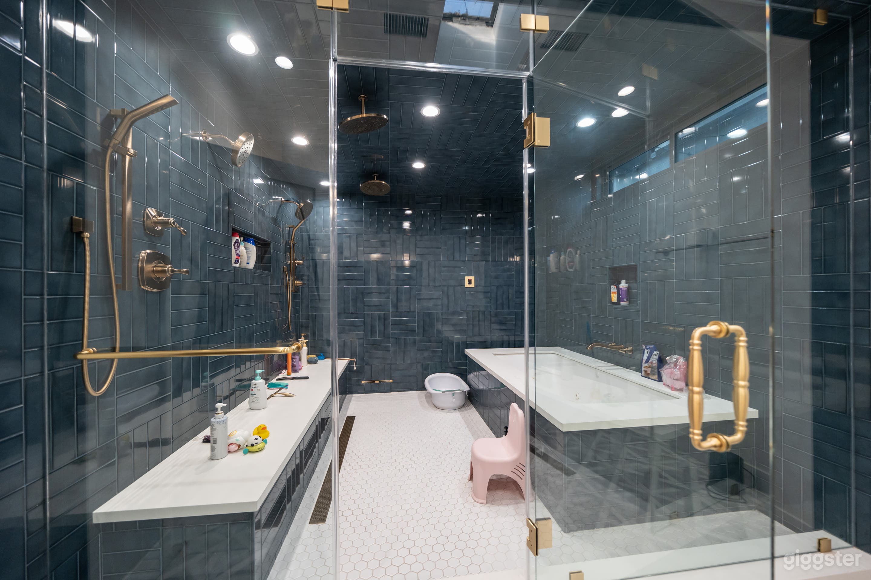 Studio City - Spanish Photo 3