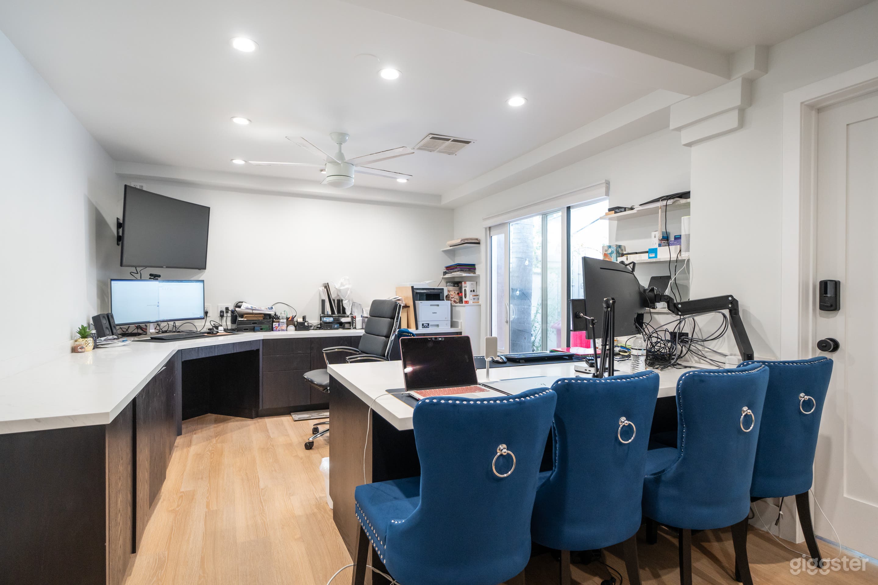 Studio City - Spanish Photo 2