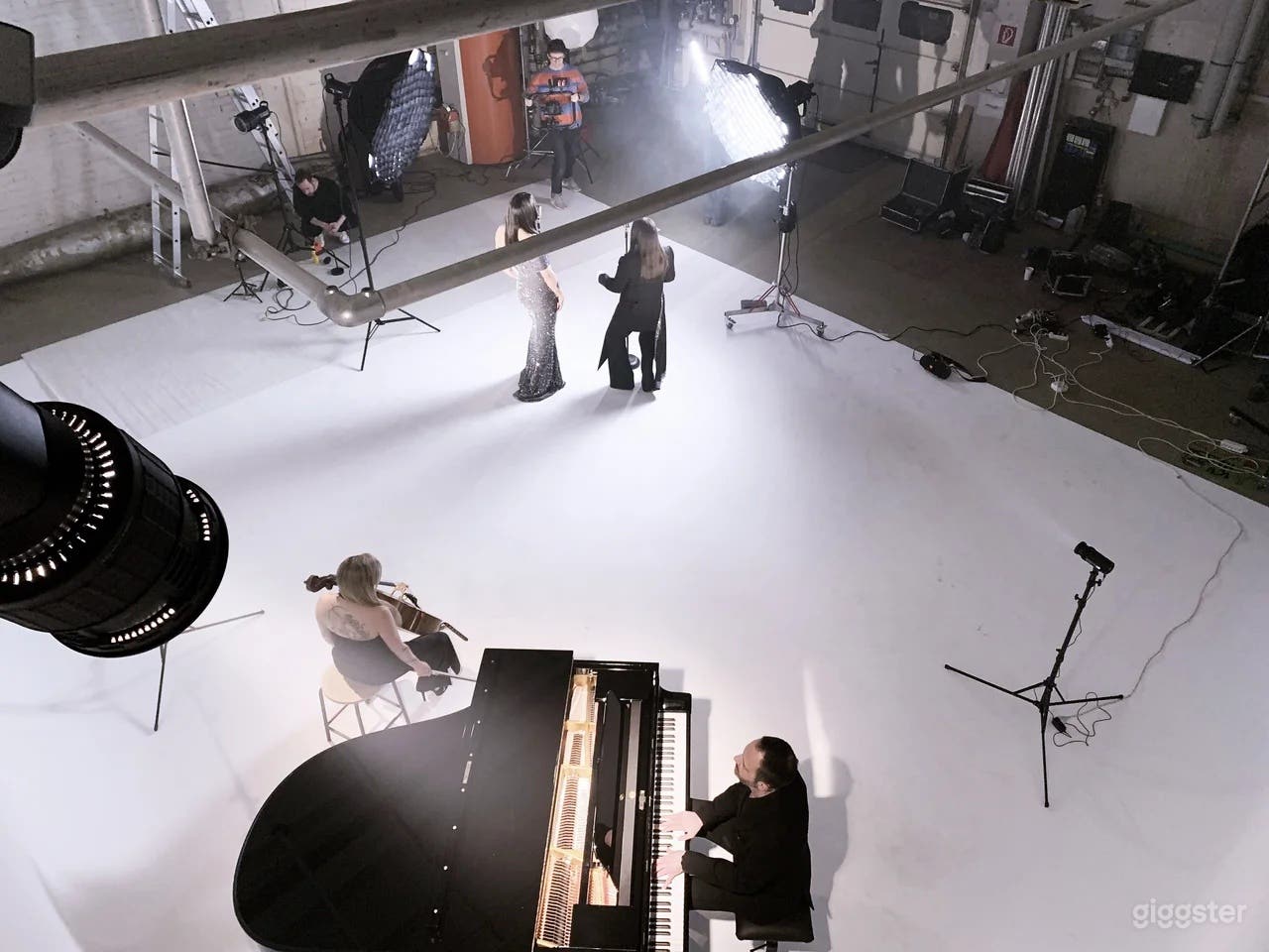 White Infinity - 100qm Studio in Berlin Foto 1