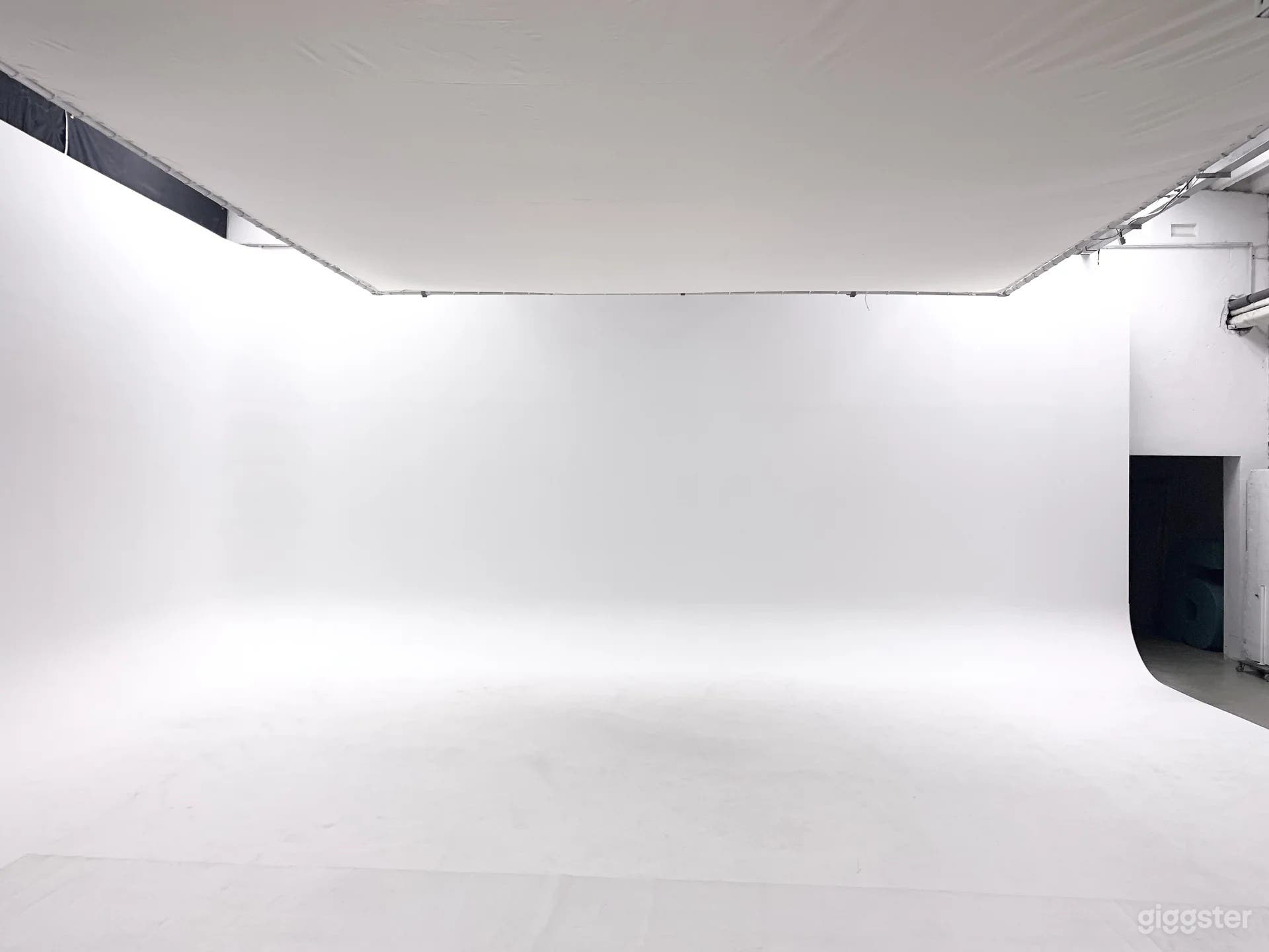 White Infinity - 100qm Studio in Berlin Foto 4