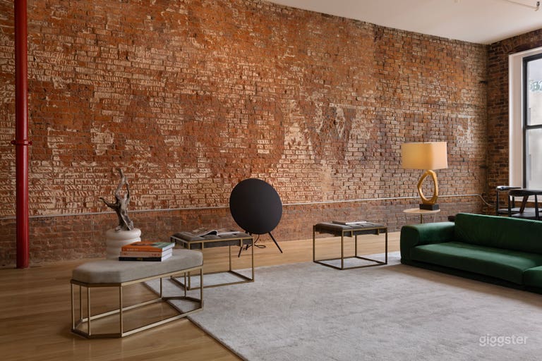  Chic Old School Soho Loft with Natural Light 
