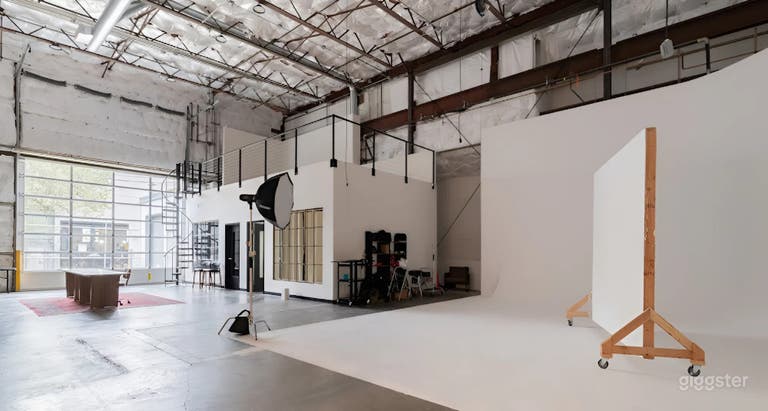  Production Studio with Cyc Wall, 20ft Ceilings & Flex Space 