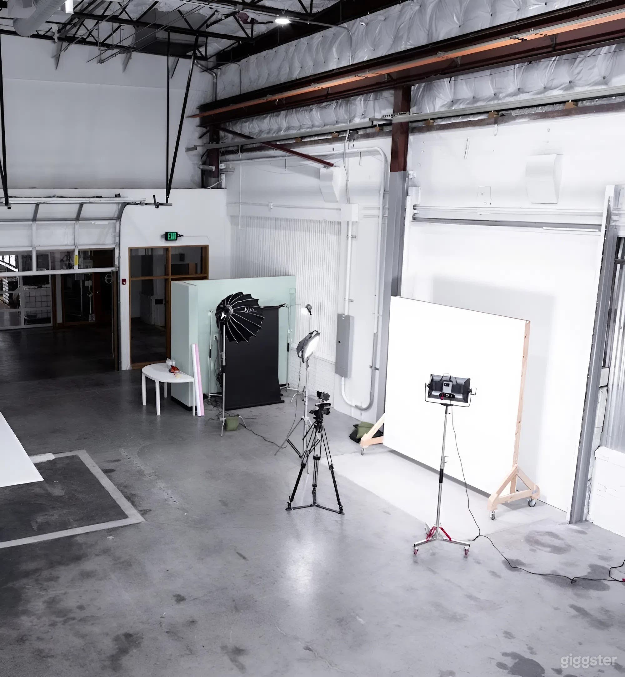 Production Studio with Cyc Wall, 20ft Ceilings & Flex Space Photo 3
