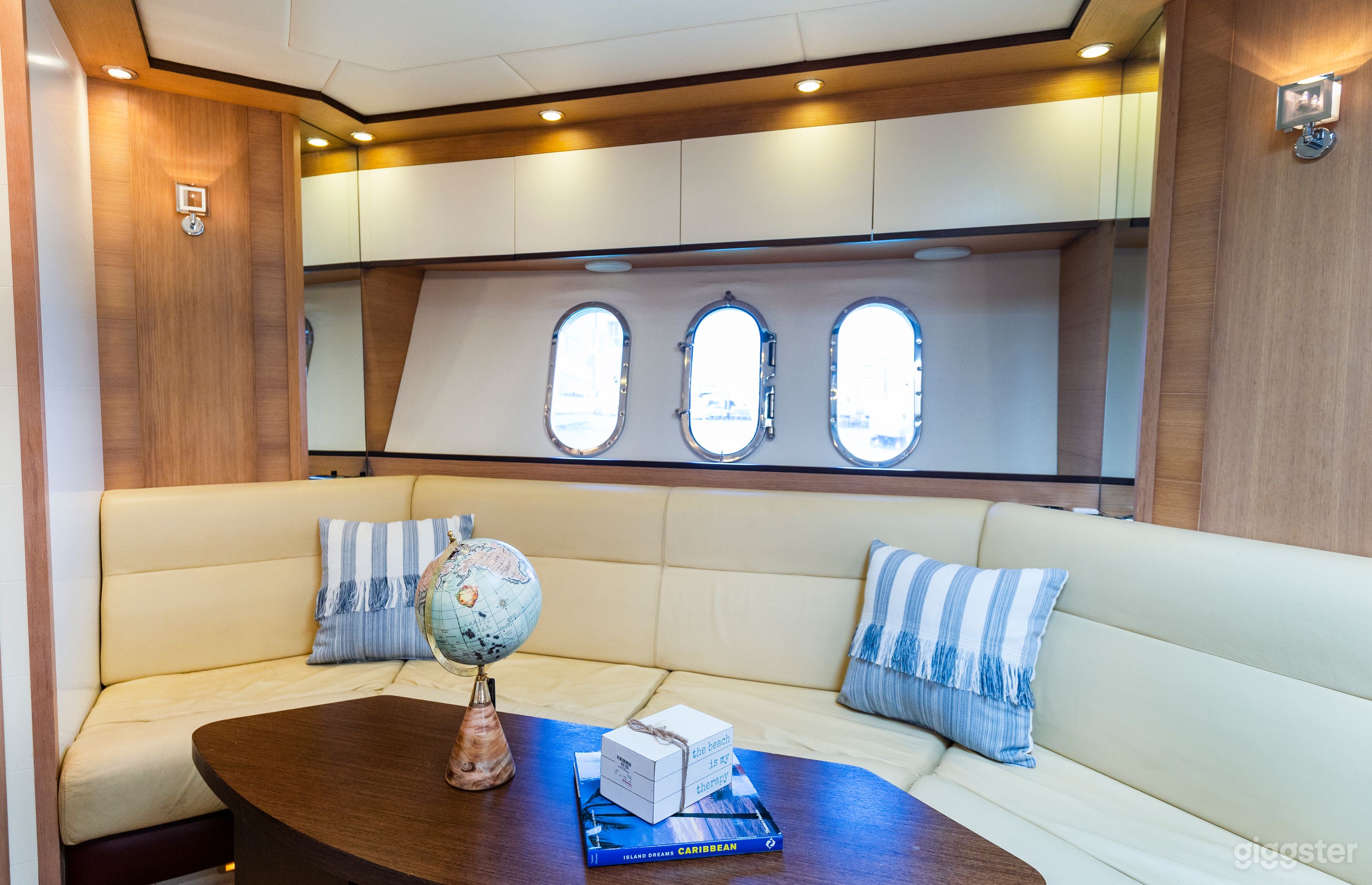 Supreme 55FT ASTONDOA Party Yacht Space Events Photo 2